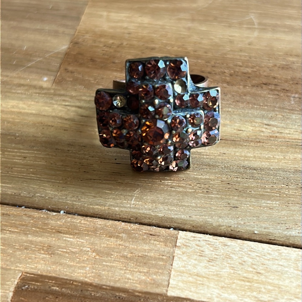 Pretty brown adjustable cross ring